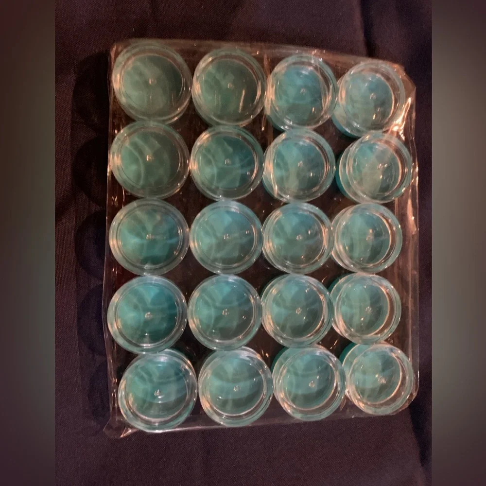 1oz Twist Top Plastic Containers, NWT perfect for traveling or samples.